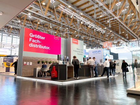 dataTec Messestand.jpg