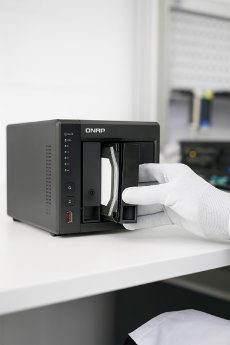 QNAP Datenrettung mit DATA REVERSE.jpg