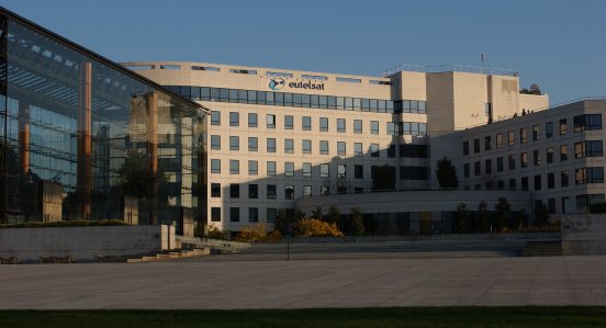 Firmenzentrale_Eutelsat_Paris.jpg