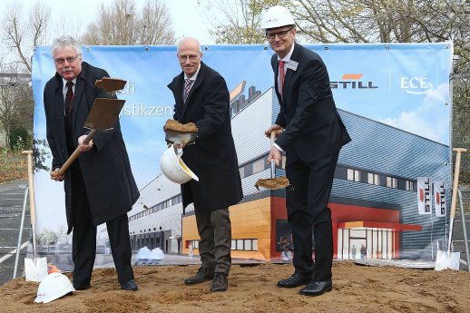Bild 1_Der erste Spatenstich.jpg